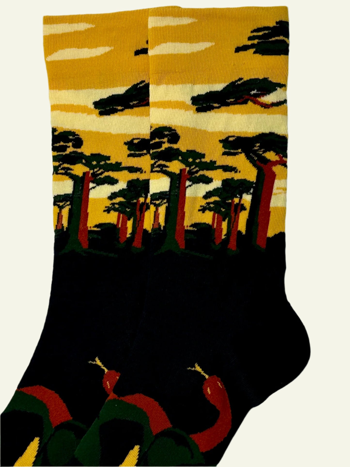 Women’ssocks with breathable fabric and vibrant forest print, ideal for retro lovers and outdoor vibes.
