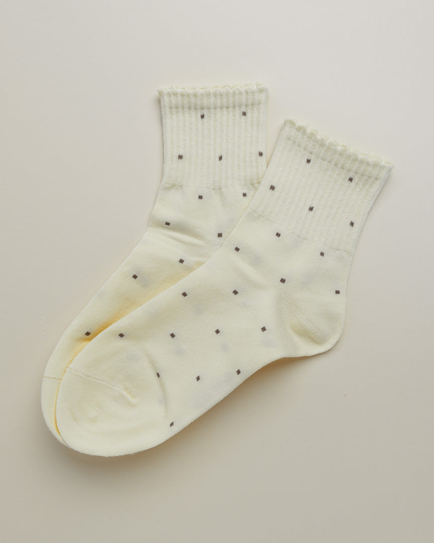 Mini Dots Ruffle Socks – Women’s Quarter Socks