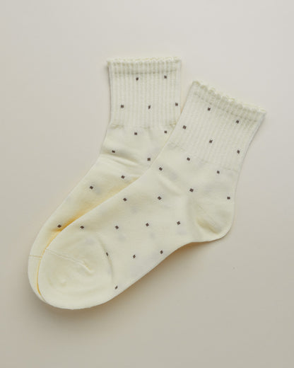 Mini Dots Ruffle Socks – Women’s Quarter Socks