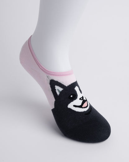 Pink and black women’s no show socks on foot, invisible low cut socks that stay in place