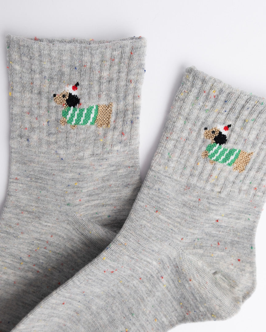 Cream speckled women’s quarter socks with dachshund embroidery