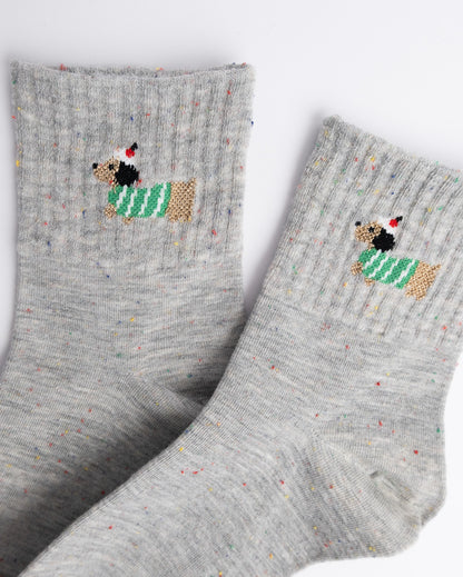 Cream speckled women’s quarter socks with dachshund embroidery