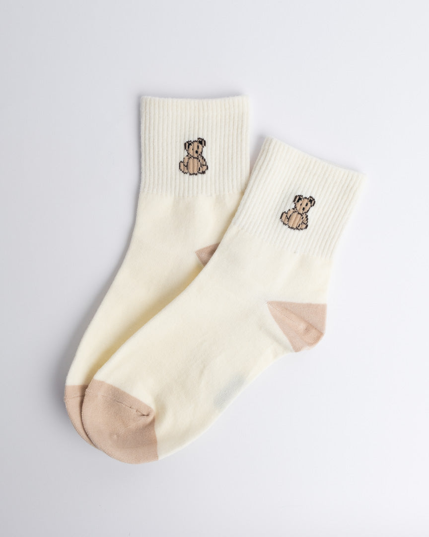 Women’s cotton quarter socks in cream with teddy bear embroidery and contrast heel