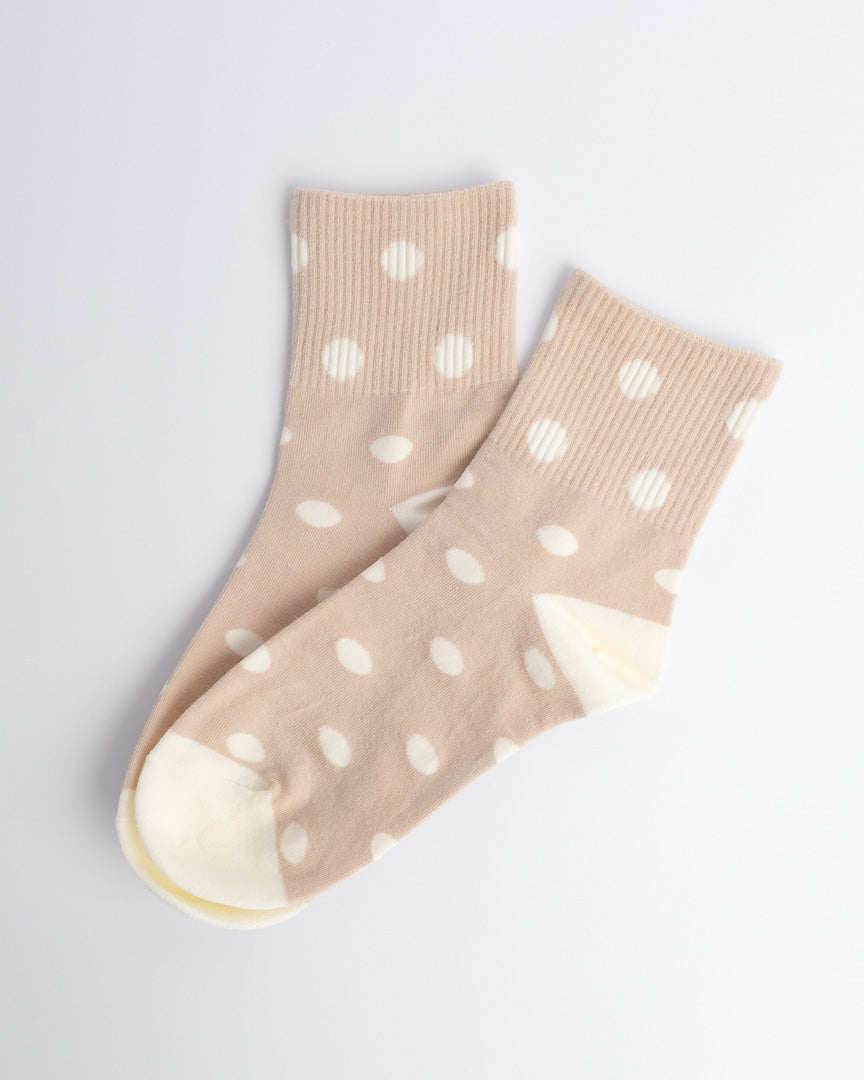 Polka dot cotton quarter socks for women in beige with white dots