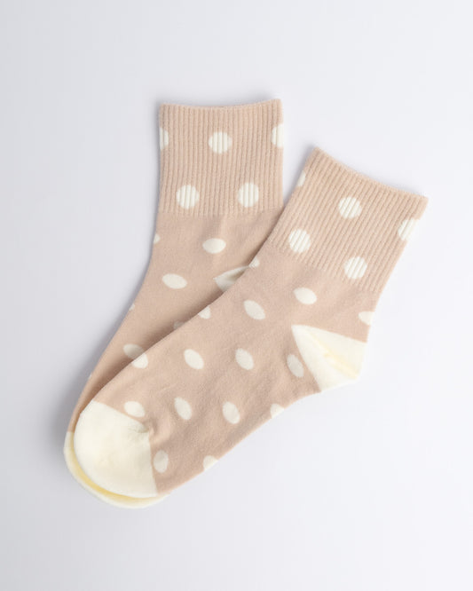 Polka dot cotton quarter socks for women in beige with white dots