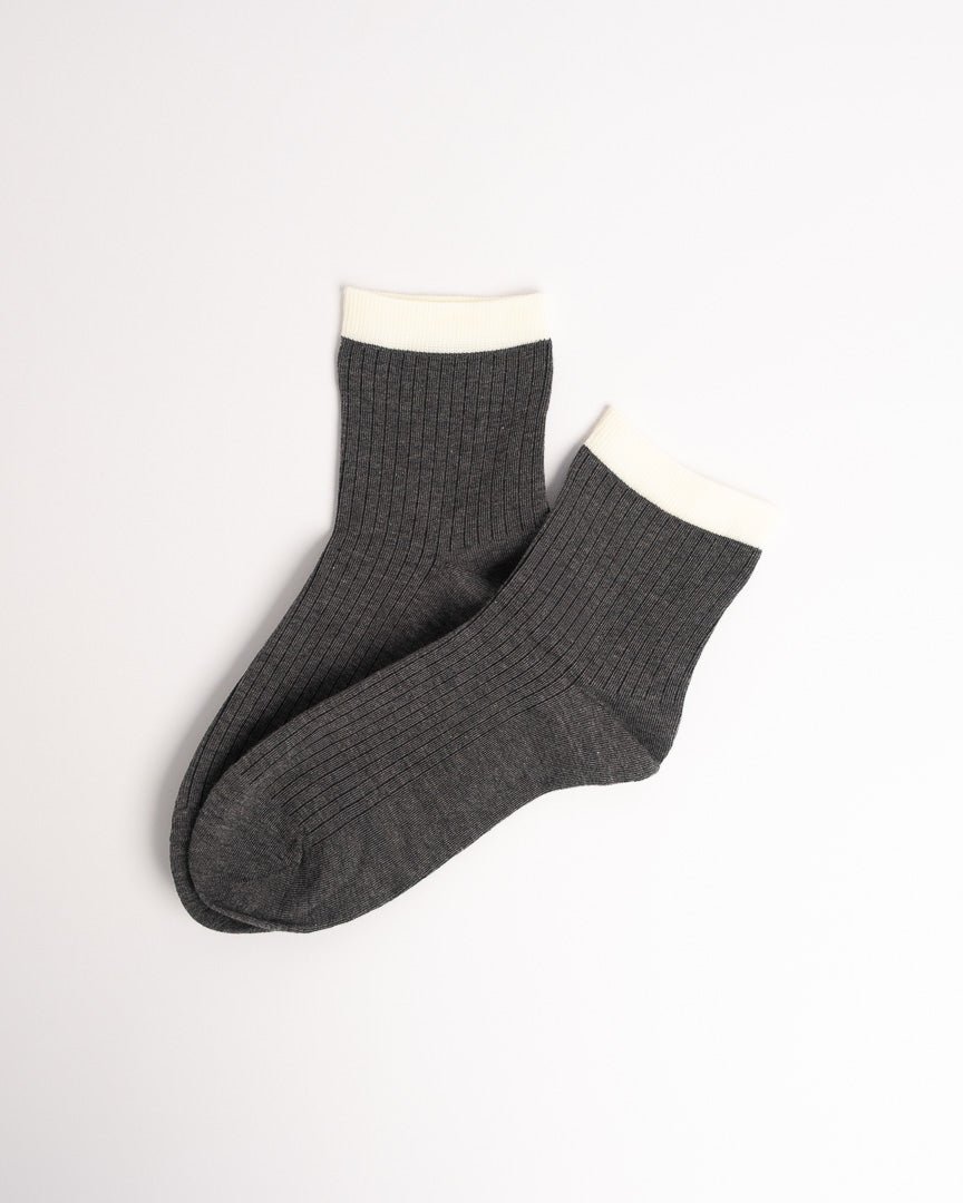 Women’s Minimal Cute Crew Socks – Everyday Comfort Socks