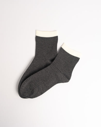 Women’s Minimal Cute Crew Socks – Everyday Comfort Socks