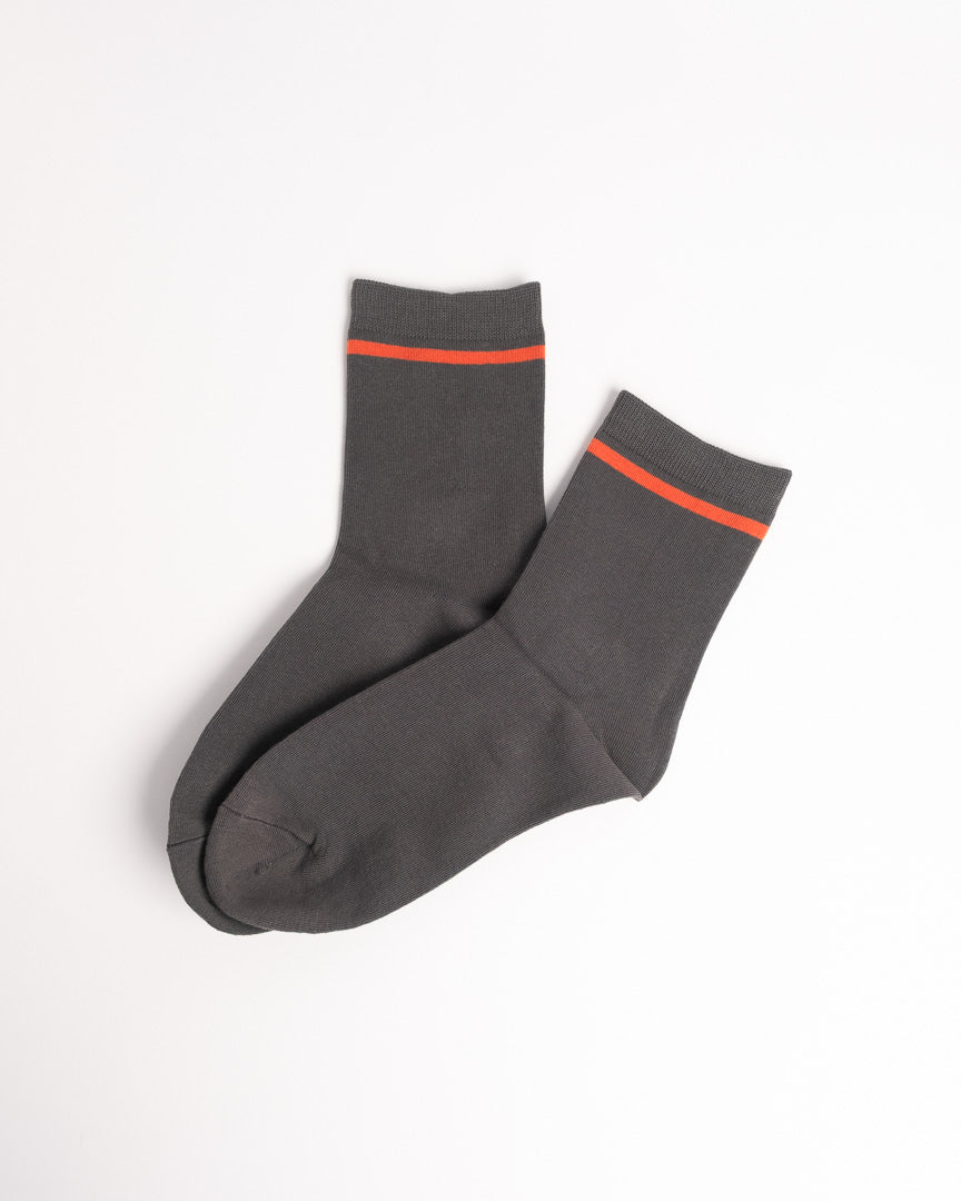 Women’s Minimal Cotton Crew Socks – Soft Everyday Comfort