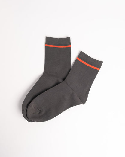 Women’s Minimal Cotton Crew Socks – Soft Everyday Comfort