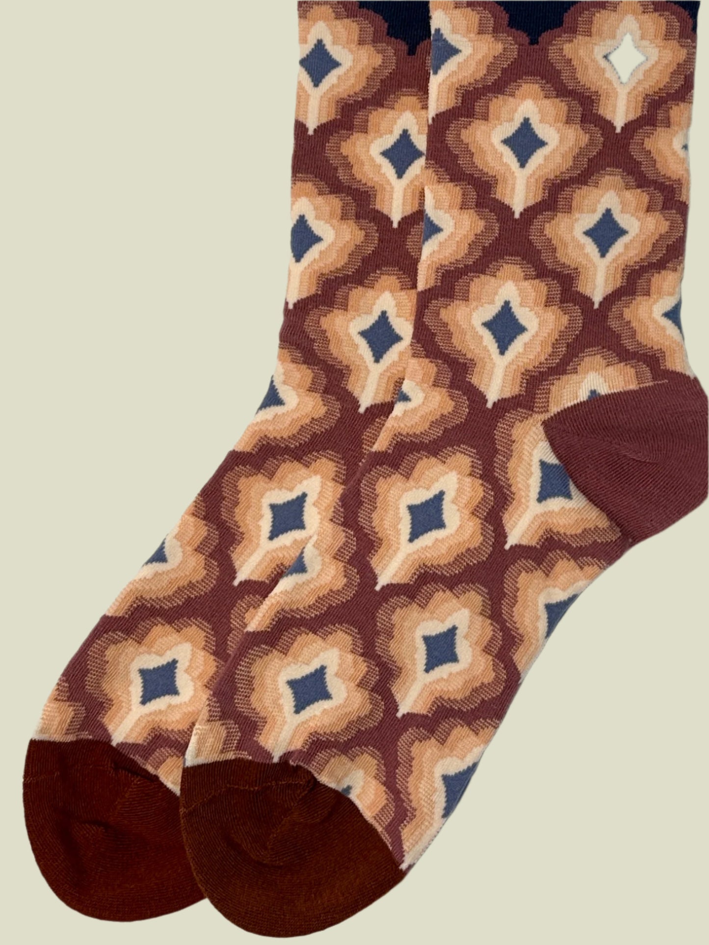 Cute socks with a unique jacquard knit, ideal for pairing with cozy fits and fun socks collections.