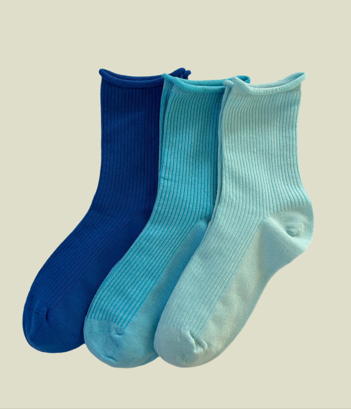 Women’s Cotton Crew Socks – Ocean Blue Gradient | Breathable & Soft