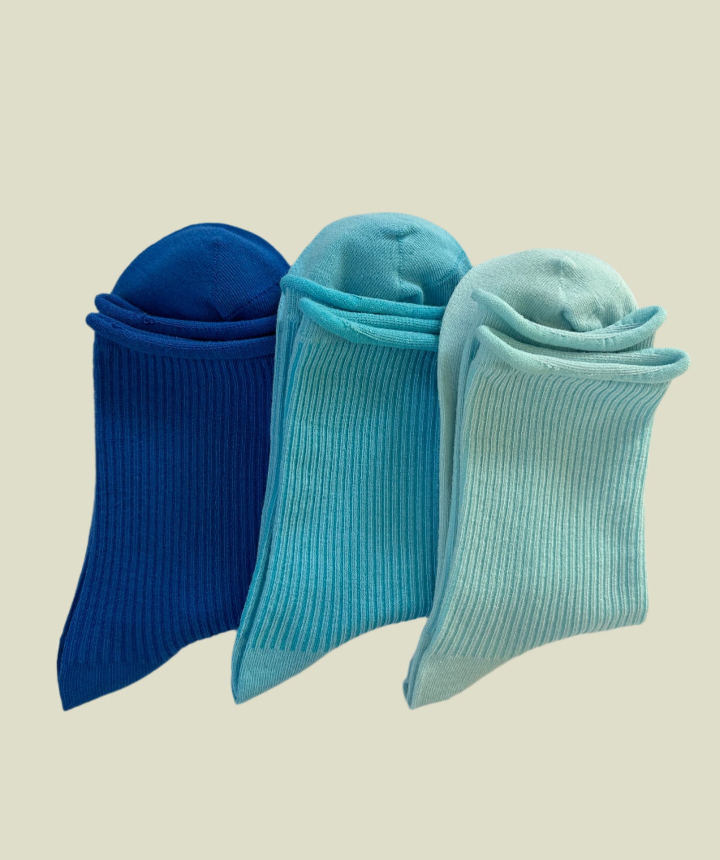 Women’s Cotton Crew Socks – Ocean Blue Gradient | Breathable & Soft