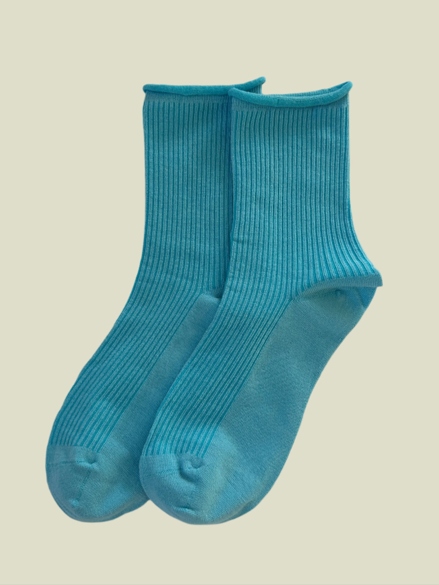 Women’s Cotton Crew Socks – Ocean Blue Gradient | Breathable & Soft